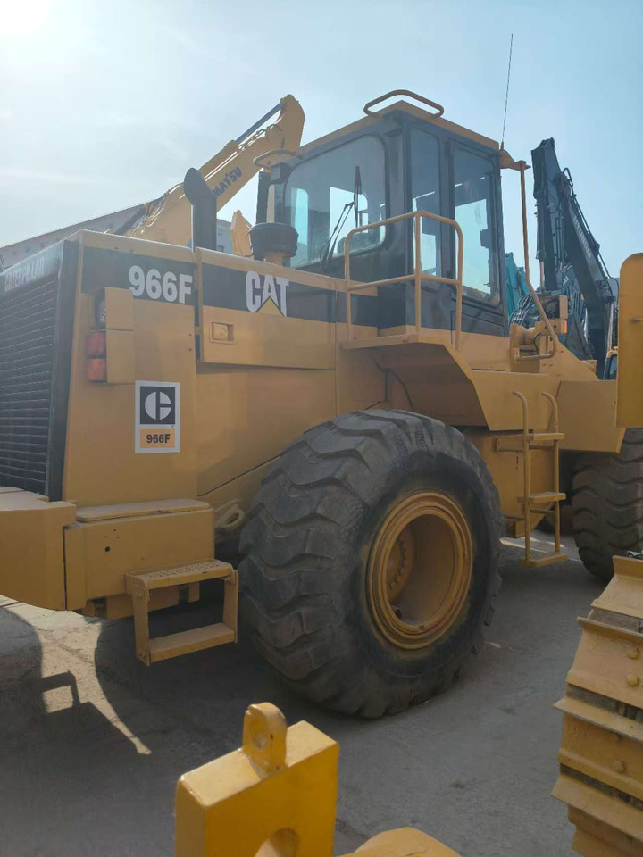 CATERPILLAR 966F - Riteņu iekrāvējs: foto 2 CATERPILLAR 966F - Riteņu iekrāvējs: foto 2
