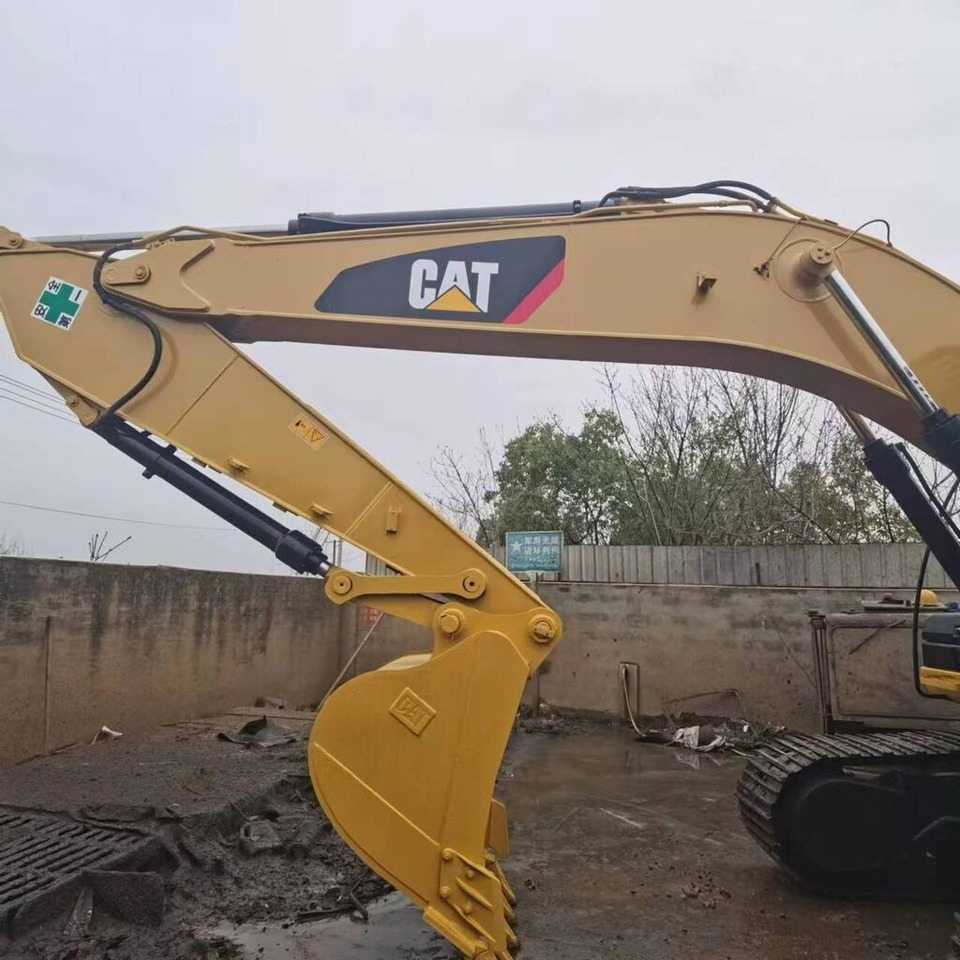 Caterpillar 320D - Kāpurķēžu ekskavators: foto 1 Caterpillar 320D - Kāpurķēžu ekskavators: foto 1