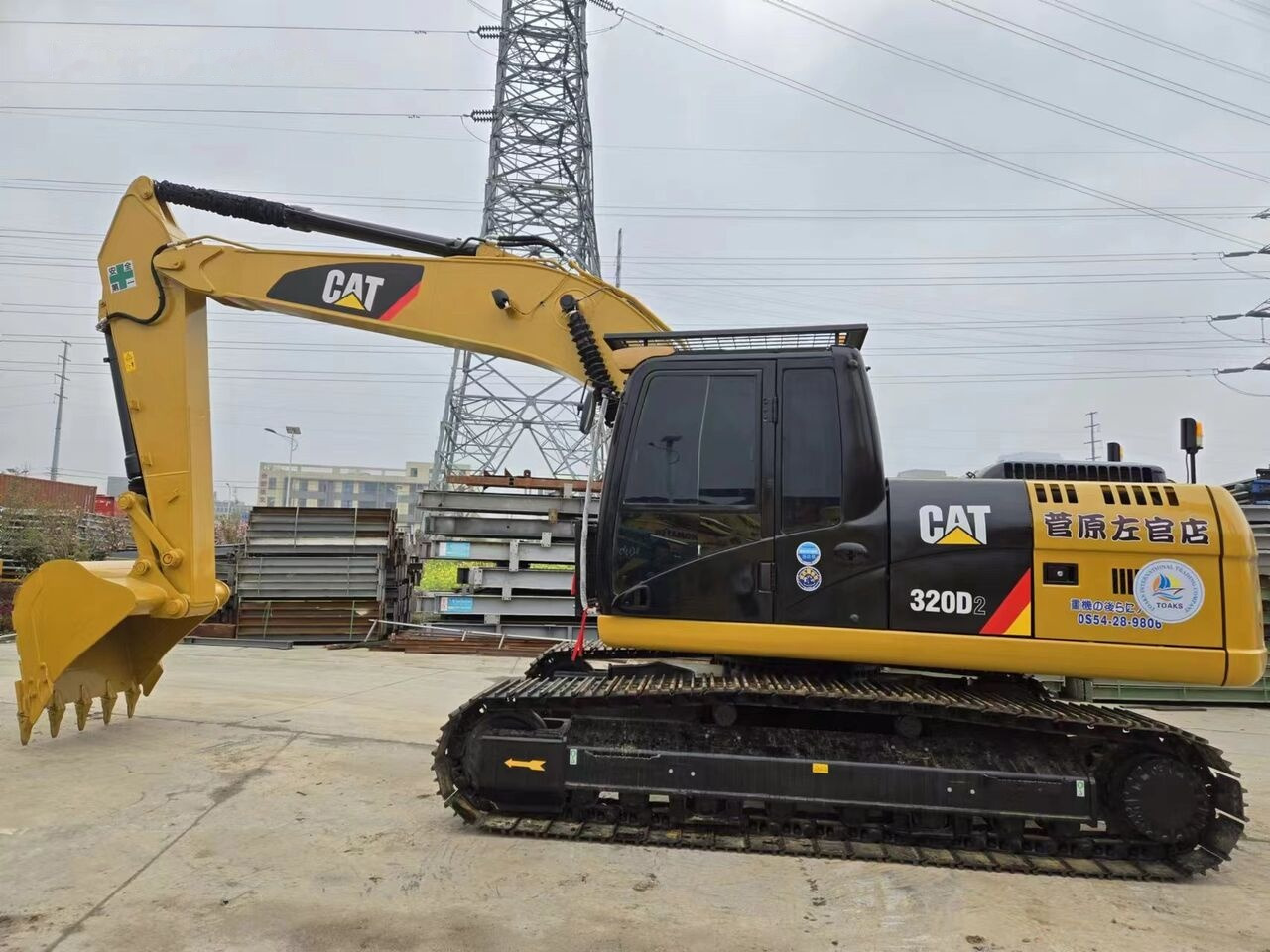 Caterpillar 320D2 - Kāpurķēžu ekskavators: foto 1 Caterpillar 320D2 - Kāpurķēžu ekskavators: foto 1