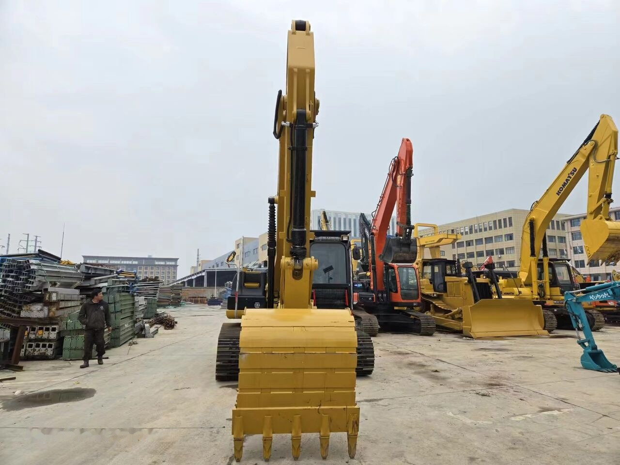 Caterpillar 320D2 - Kāpurķēžu ekskavators: foto 4 Caterpillar 320D2 - Kāpurķēžu ekskavators: foto 4
