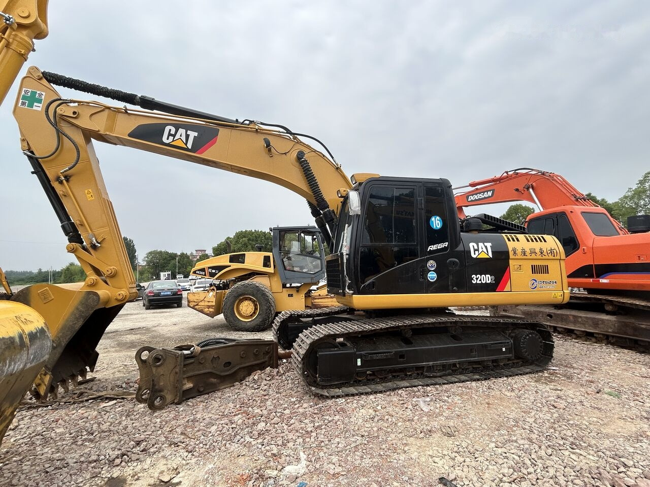 Caterpillar 320D2 - Kāpurķēžu ekskavators: foto 4 Caterpillar 320D2 - Kāpurķēžu ekskavators: foto 4