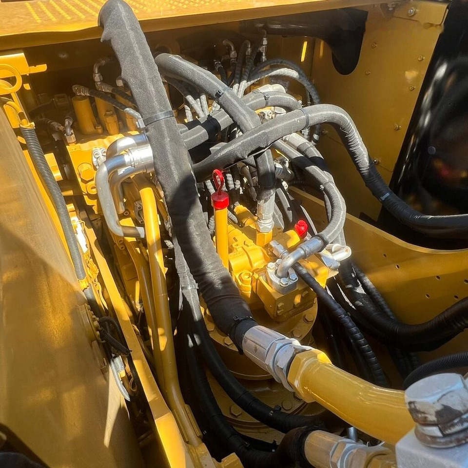 Caterpillar 320D2 - Kāpurķēžu ekskavators: foto 3 Caterpillar 320D2 - Kāpurķēžu ekskavators: foto 3