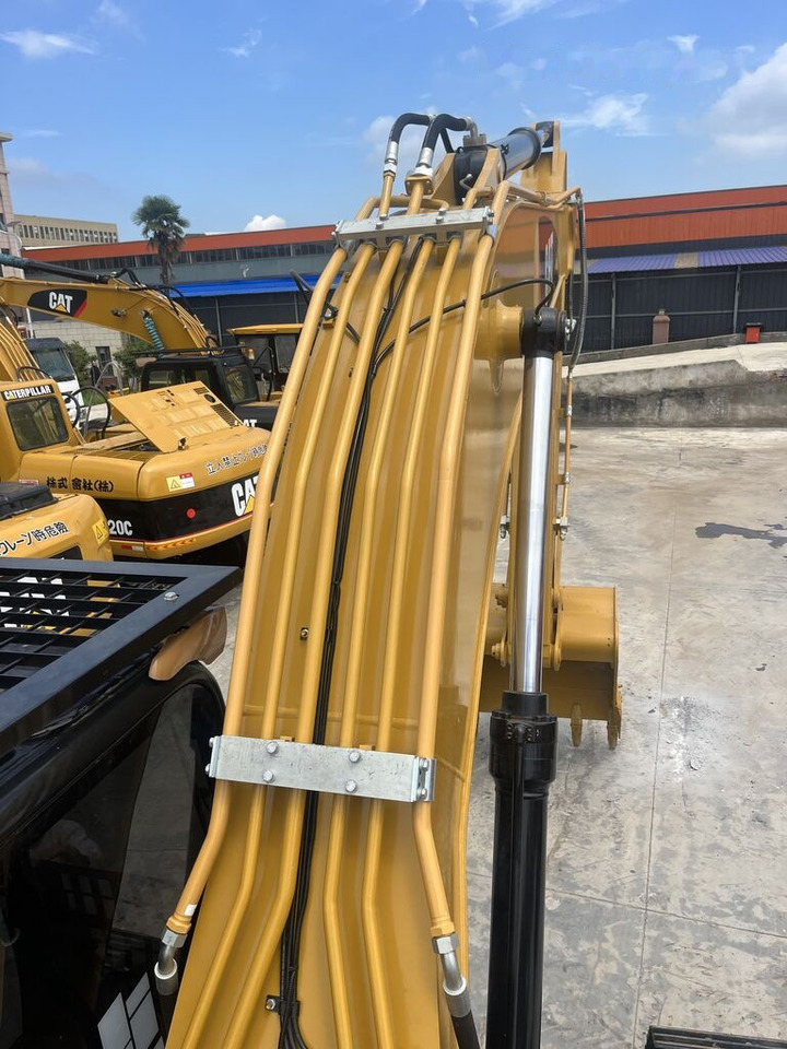 Caterpillar 323D2L - Kāpurķēžu ekskavators: foto 1 Caterpillar 323D2L - Kāpurķēžu ekskavators: foto 1