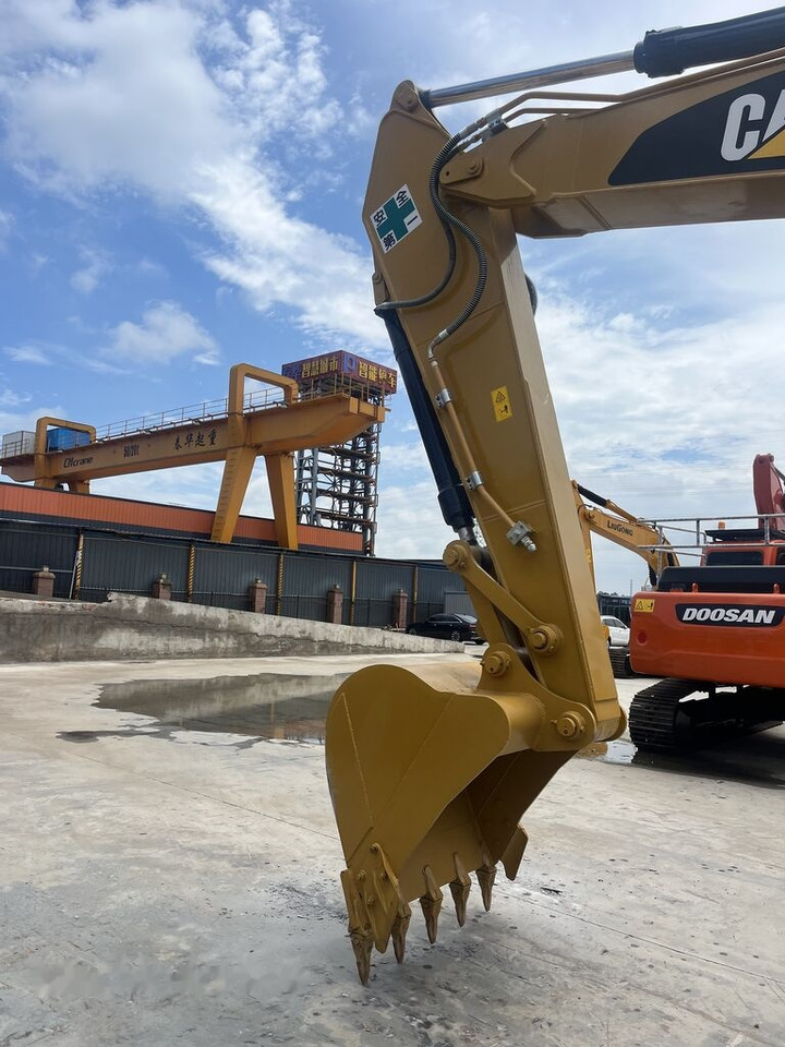 Kāpurķēžu ekskavators Caterpillar 323D2L: foto 6