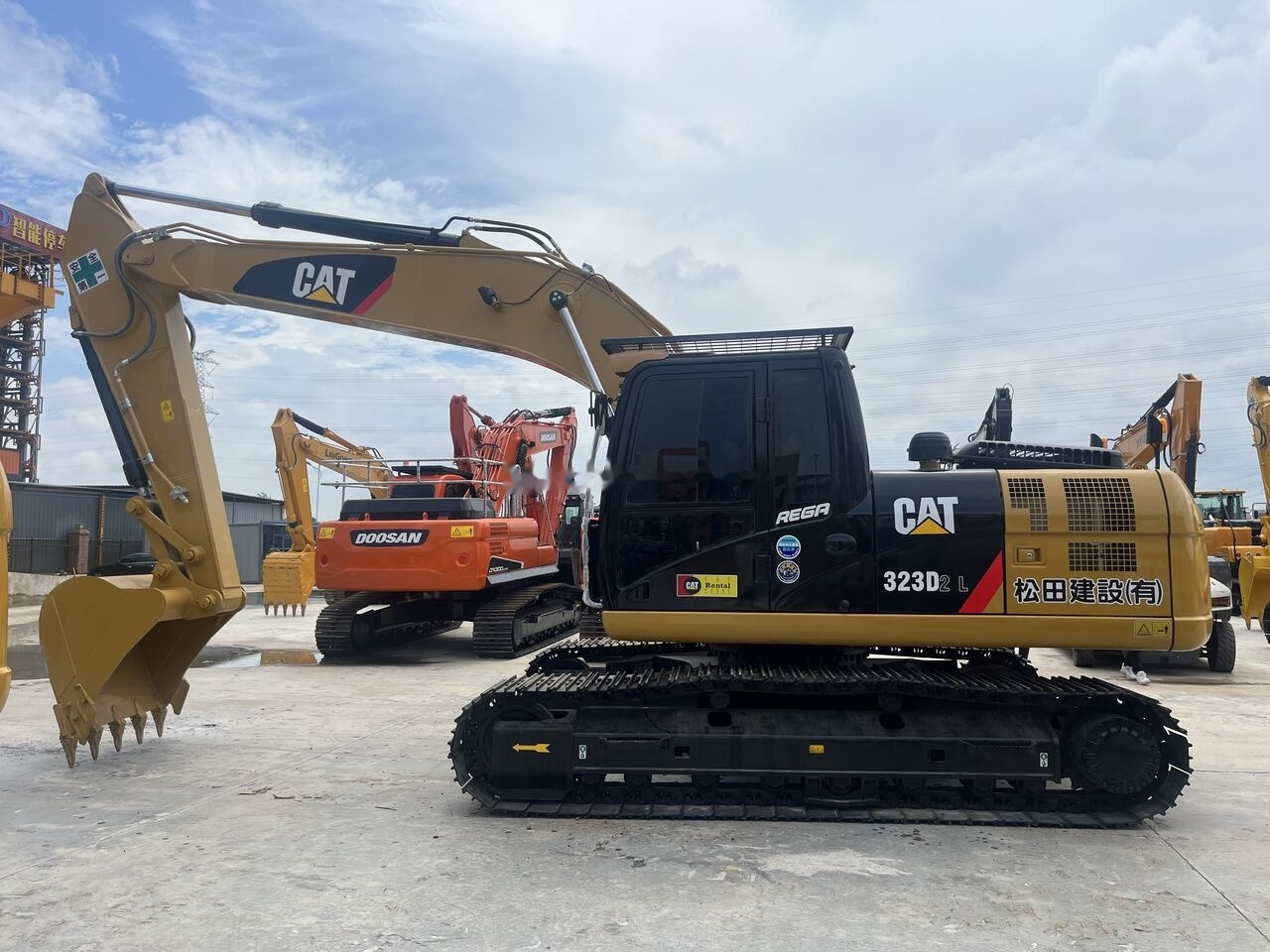 Kāpurķēžu ekskavators Caterpillar 323D2L: foto 8
