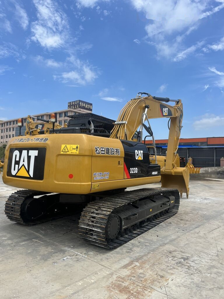Kāpurķēžu ekskavators Caterpillar 323D2L: foto 11