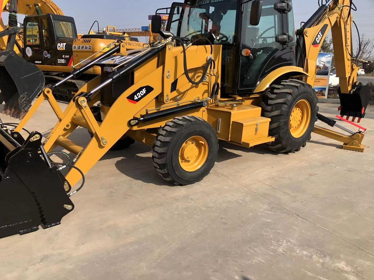 Caterpillar 420F - Ekskavators-iekrāvējs: foto 2 Caterpillar 420F - Ekskavators-iekrāvējs: foto 2