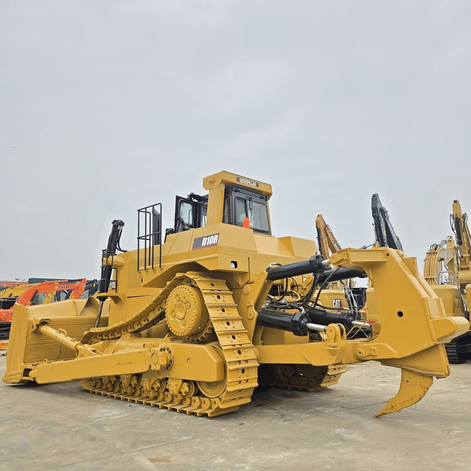 Caterpillar D10R - Buldozers: foto 1 Caterpillar D10R - Buldozers: foto 1