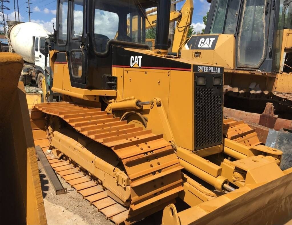 Caterpillar D4C - Buldozers: foto 2 Caterpillar D4C - Buldozers: foto 2