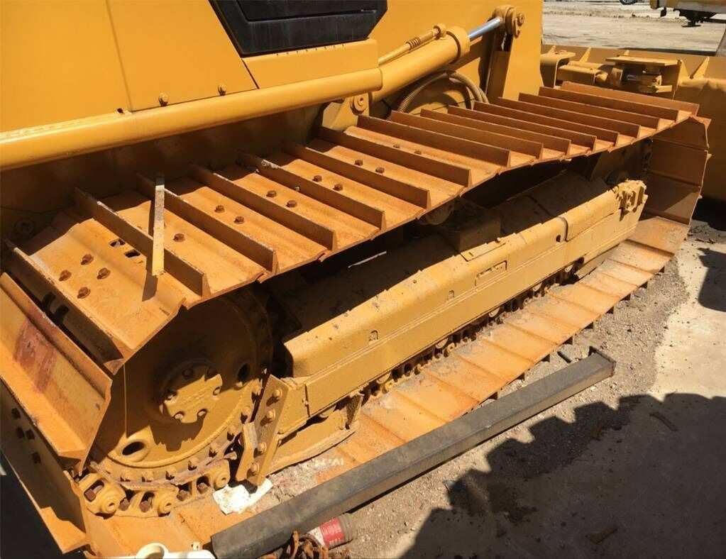 Caterpillar D4C - Buldozers: foto 1 Caterpillar D4C - Buldozers: foto 1
