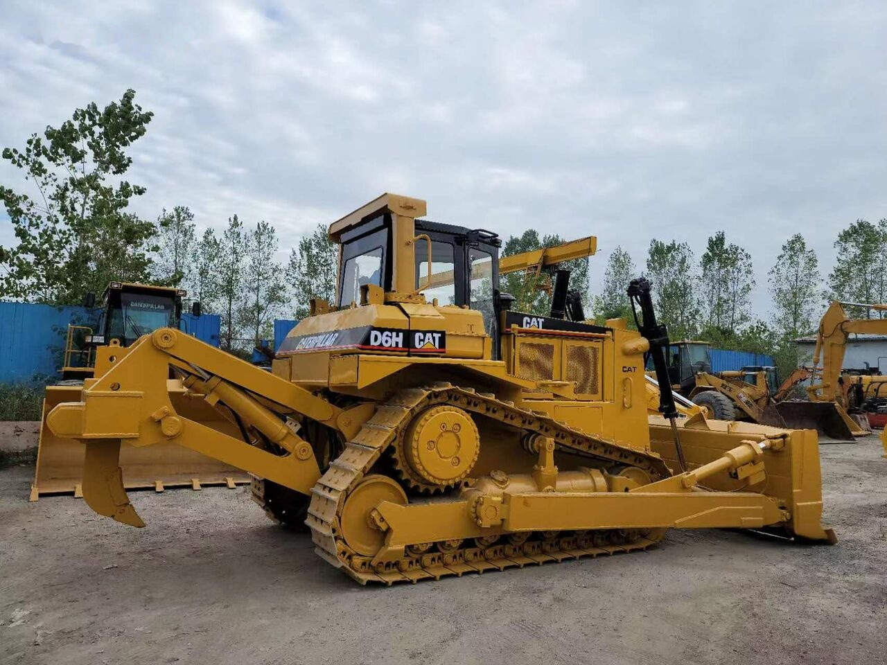Caterpillar D6H - Buldozers: foto 1 Caterpillar D6H - Buldozers: foto 1