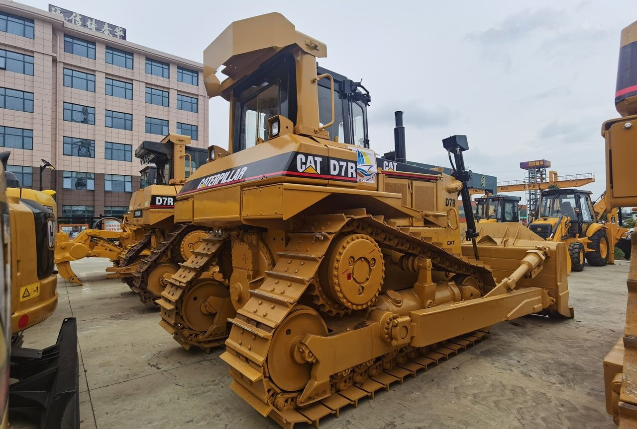 Caterpillar D7R - Buldozers: foto 1 Caterpillar D7R - Buldozers: foto 1
