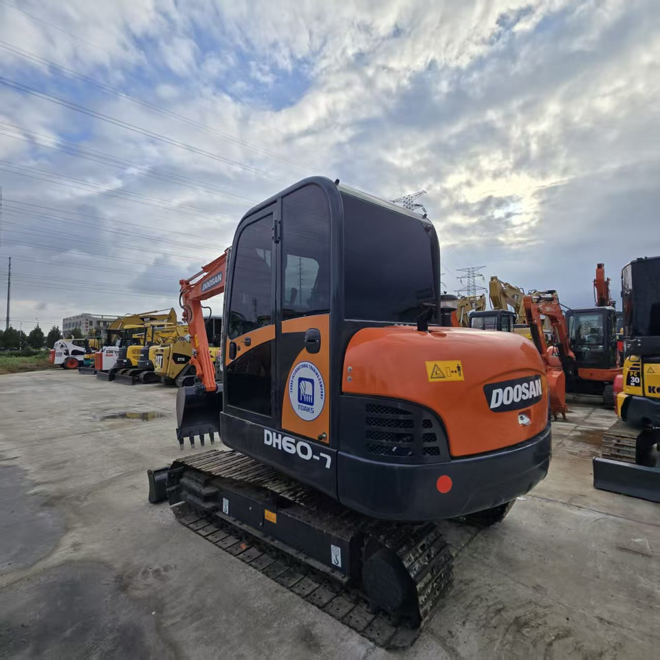 DOOSAN DH60-7 - Mini-ekskavators: foto 4 DOOSAN DH60-7 - Mini-ekskavators: foto 4