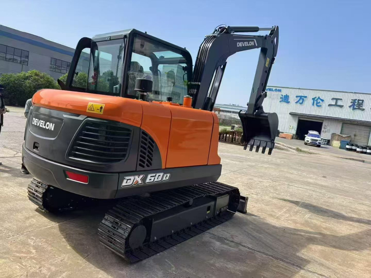 DOOSAN DX60D - Mini-ekskavators: foto 4 DOOSAN DX60D - Mini-ekskavators: foto 4
