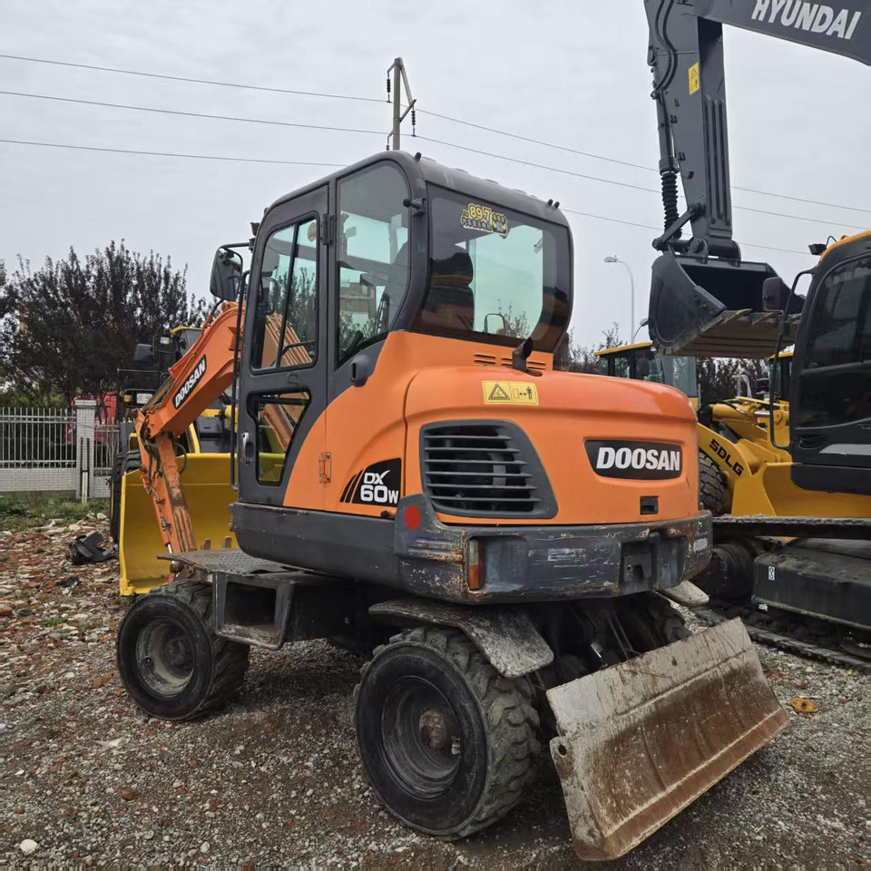 DOOSAN DX60W - Riteņu ekskavators: foto 5 DOOSAN DX60W - Riteņu ekskavators: foto 5