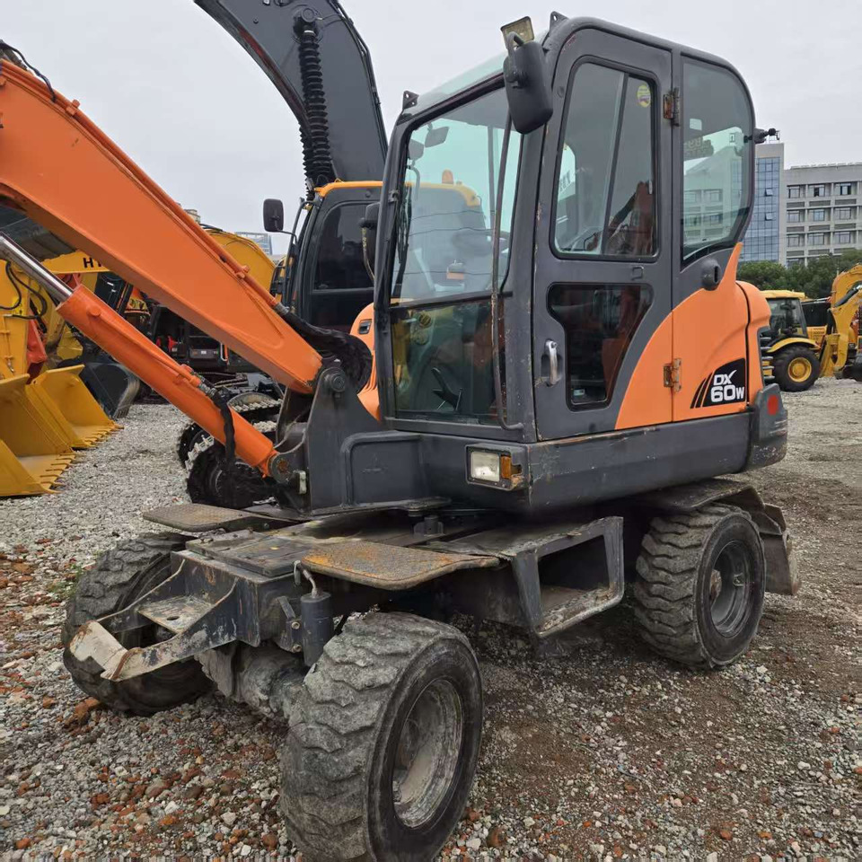 DOOSAN DX60W - Riteņu ekskavators: foto 3 DOOSAN DX60W - Riteņu ekskavators: foto 3