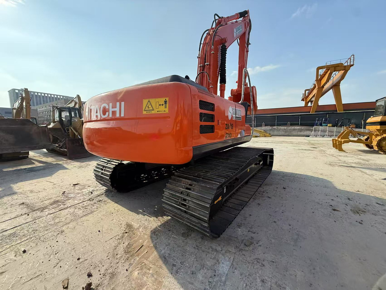 HITACHI ZX210 - Kāpurķēžu ekskavators: foto 4 HITACHI ZX210 - Kāpurķēžu ekskavators: foto 4