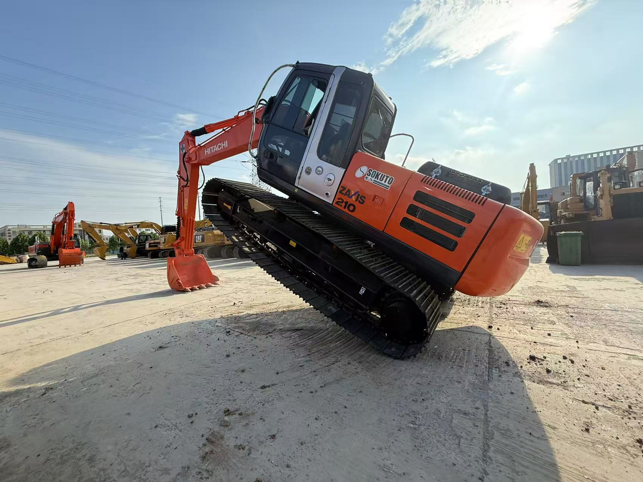 HITACHI ZX210 - Kāpurķēžu ekskavators: foto 4 HITACHI ZX210 - Kāpurķēžu ekskavators: foto 4