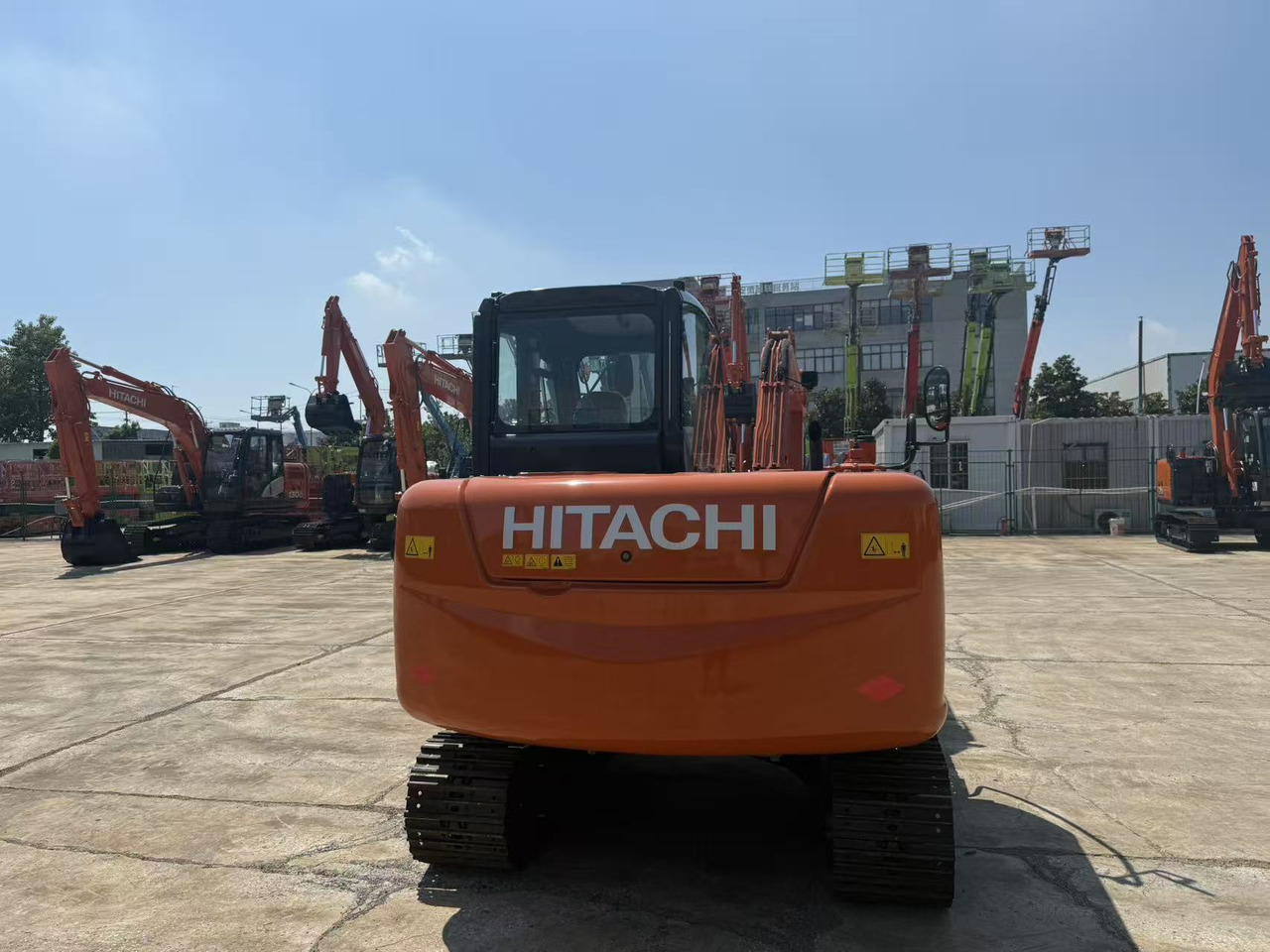 HITACHI ZX60 - Ekskavators: foto 2 HITACHI ZX60 - Ekskavators: foto 2