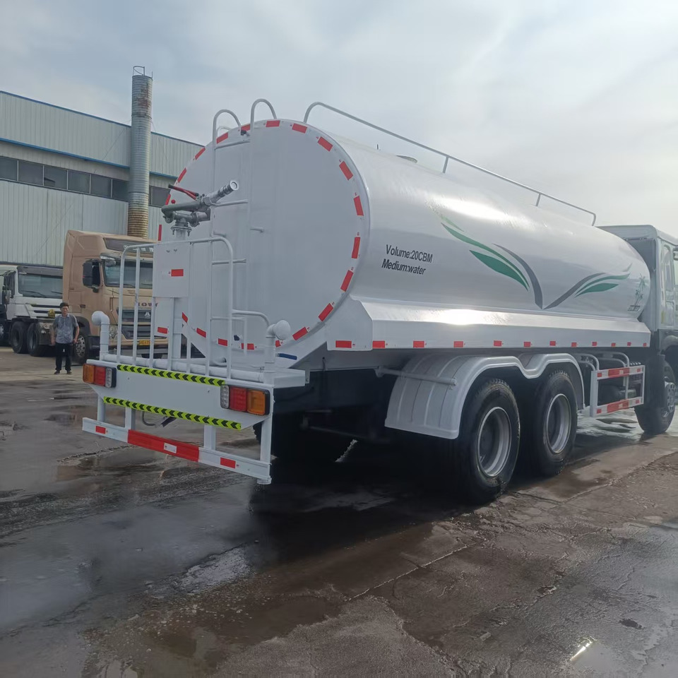 HOWO 20m³ sprinkler truck - Autocisterna: foto 2 HOWO 20m³ sprinkler truck - Autocisterna: foto 2