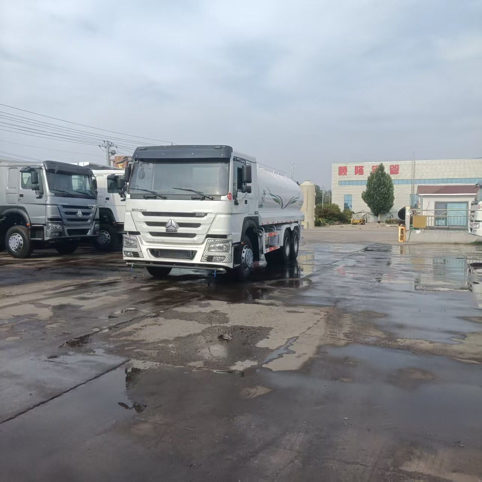 HOWO 20m³ sprinkler truck - Autocisterna: foto 3 HOWO 20m³ sprinkler truck - Autocisterna: foto 3