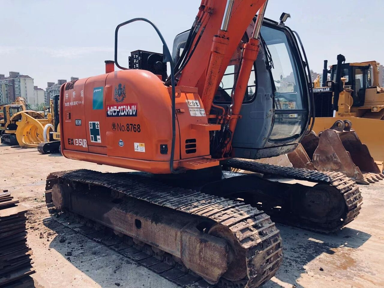 Kāpurķēžu ekskavators Hitachi EX135: foto 1