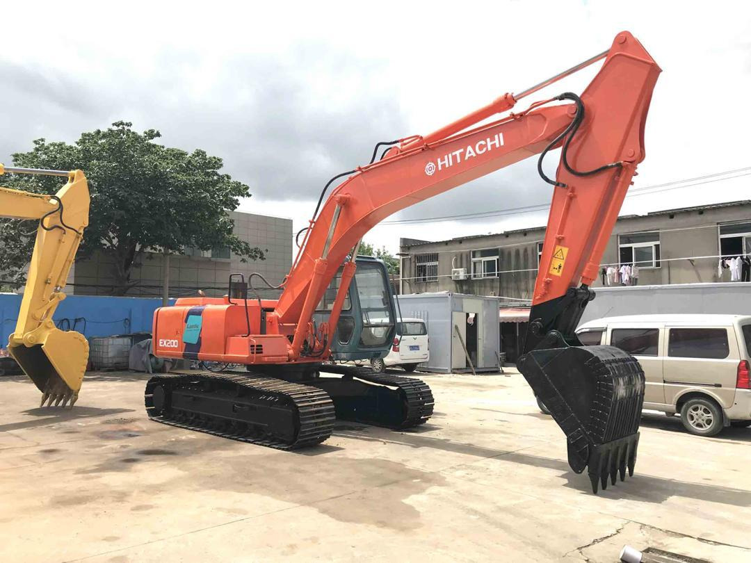 Hitachi EX200 - Kāpurķēžu ekskavators: foto 3 Hitachi EX200 - Kāpurķēžu ekskavators: foto 3