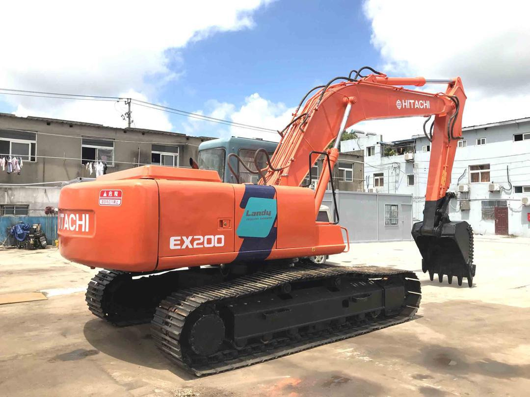 Hitachi EX200 - Kāpurķēžu ekskavators: foto 4 Hitachi EX200 - Kāpurķēžu ekskavators: foto 4