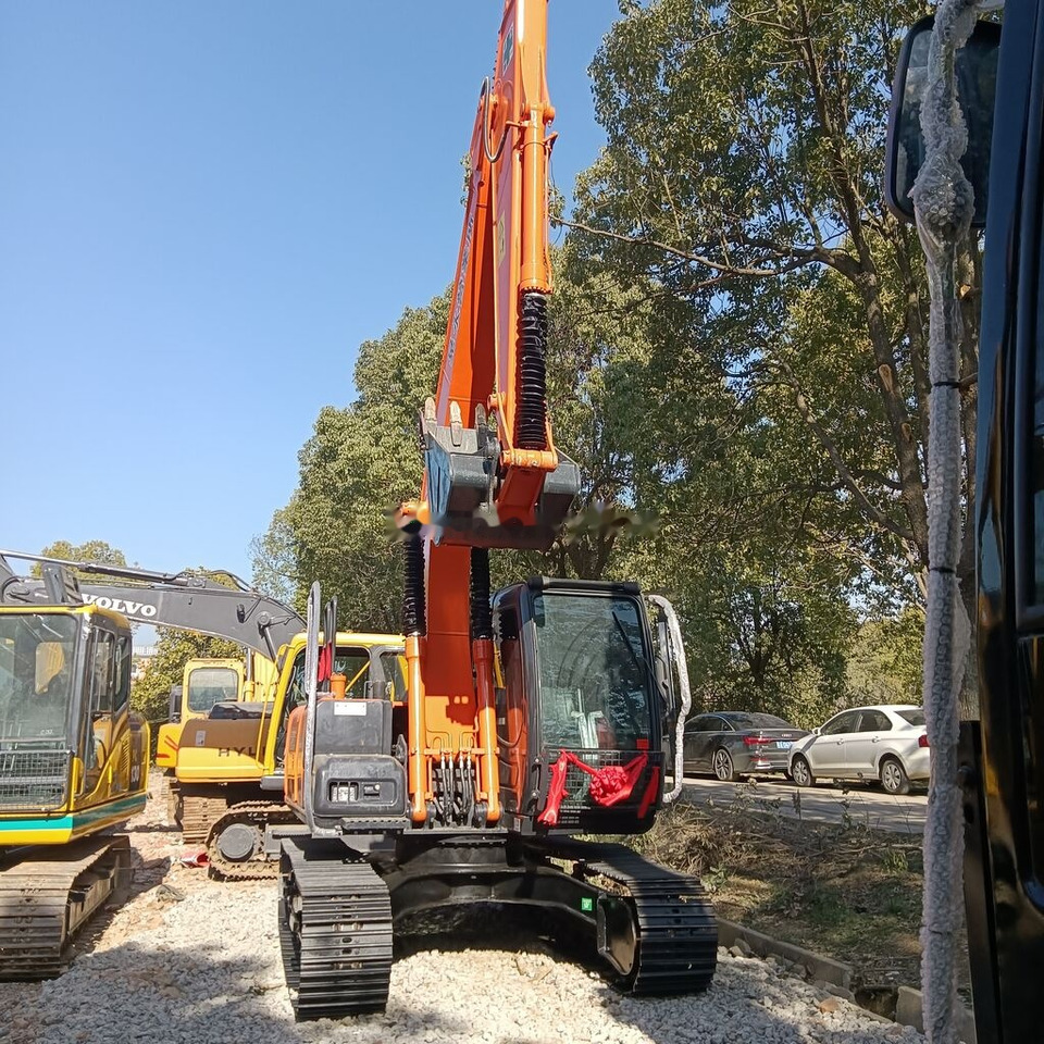 Hitachi ZX120-5A - Kāpurķēžu ekskavators: foto 1 Hitachi ZX120-5A - Kāpurķēžu ekskavators: foto 1