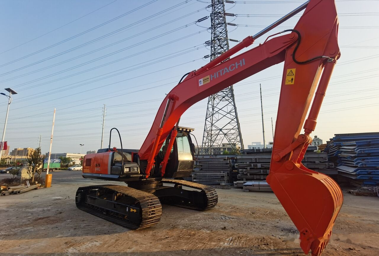Hitachi ZX240 - Kāpurķēžu ekskavators: foto 3 Hitachi ZX240 - Kāpurķēžu ekskavators: foto 3