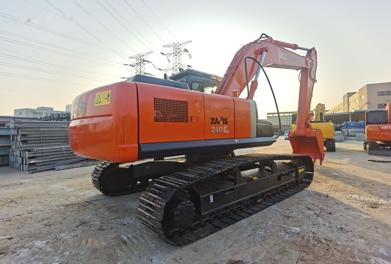 Hitachi ZX240 - Kāpurķēžu ekskavators: foto 1 Hitachi ZX240 - Kāpurķēžu ekskavators: foto 1