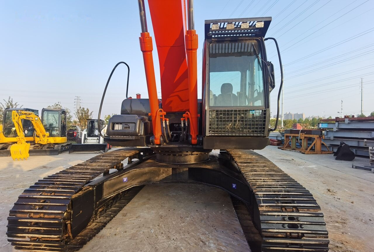 Hitachi ZX240 - Kāpurķēžu ekskavators: foto 2 Hitachi ZX240 - Kāpurķēžu ekskavators: foto 2