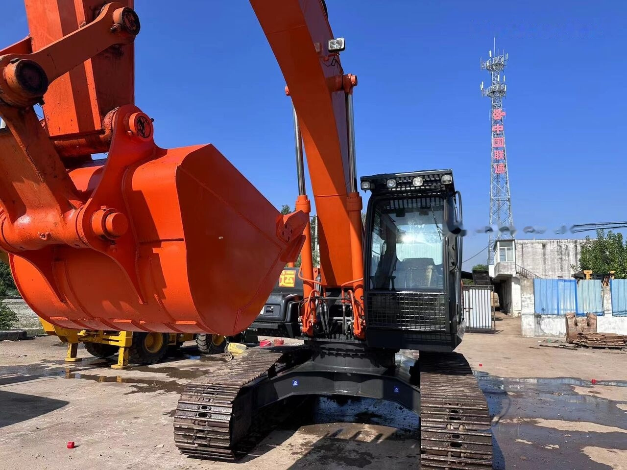 Hitachi ZX240 - Kāpurķēžu ekskavators: foto 4 Hitachi ZX240 - Kāpurķēžu ekskavators: foto 4