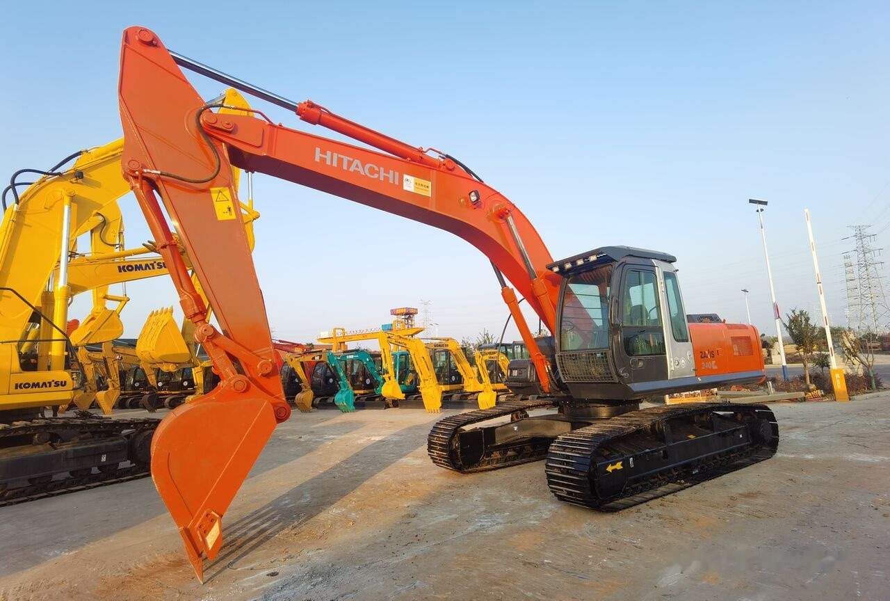 Hitachi ZX240 - Kāpurķēžu ekskavators: foto 4 Hitachi ZX240 - Kāpurķēžu ekskavators: foto 4