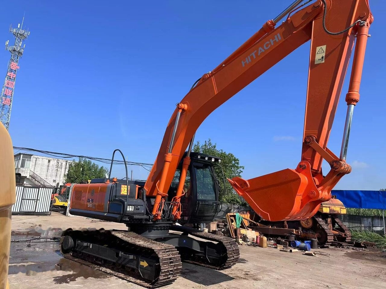 Hitachi ZX240 - Kāpurķēžu ekskavators: foto 3 Hitachi ZX240 - Kāpurķēžu ekskavators: foto 3