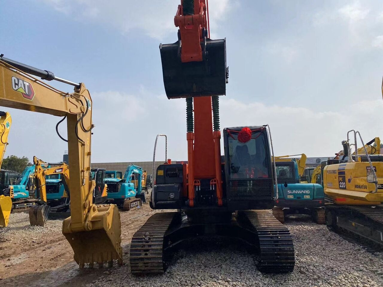 Hitachi ZX240H - Kāpurķēžu ekskavators: foto 5 Hitachi ZX240H - Kāpurķēžu ekskavators: foto 5