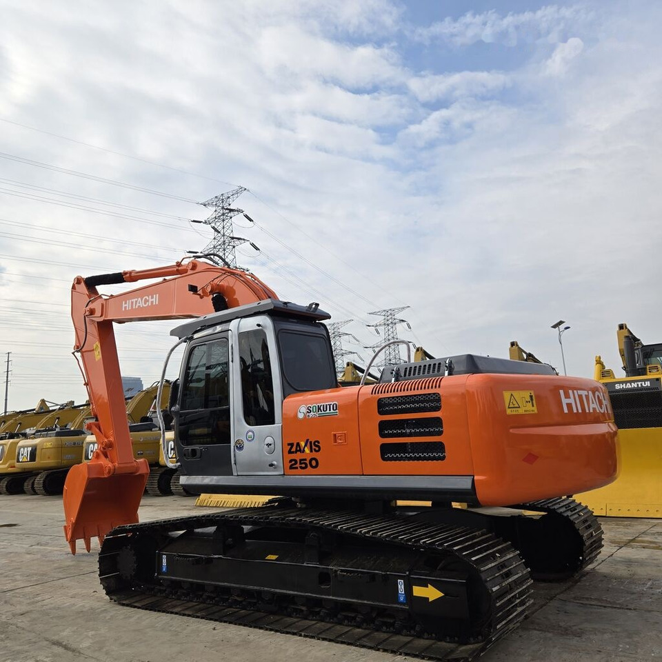 Hitachi ZX250 - Kāpurķēžu ekskavators: foto 1 Hitachi ZX250 - Kāpurķēžu ekskavators: foto 1