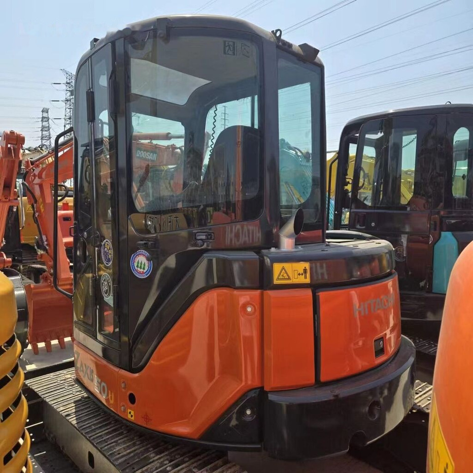 Hitachi ZX50U - Mini-ekskavators: foto 1 Hitachi ZX50U - Mini-ekskavators: foto 1