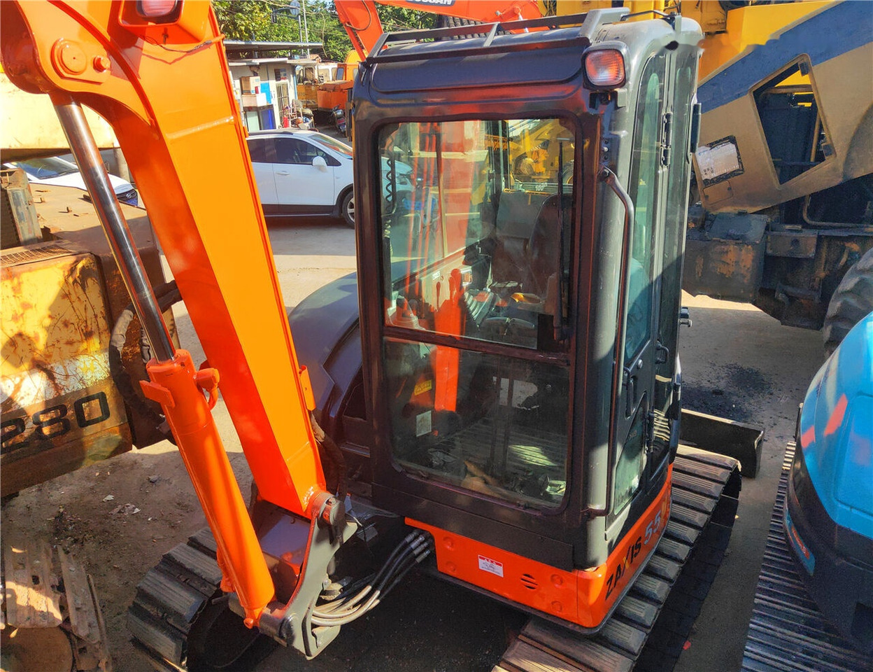 Hitachi ZX55UR - Mini-ekskavators: foto 3 Hitachi ZX55UR - Mini-ekskavators: foto 3