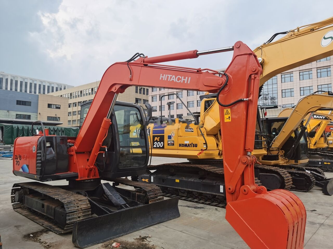 Hitachi ZX70 - Mini-ekskavators: foto 1 Hitachi ZX70 - Mini-ekskavators: foto 1