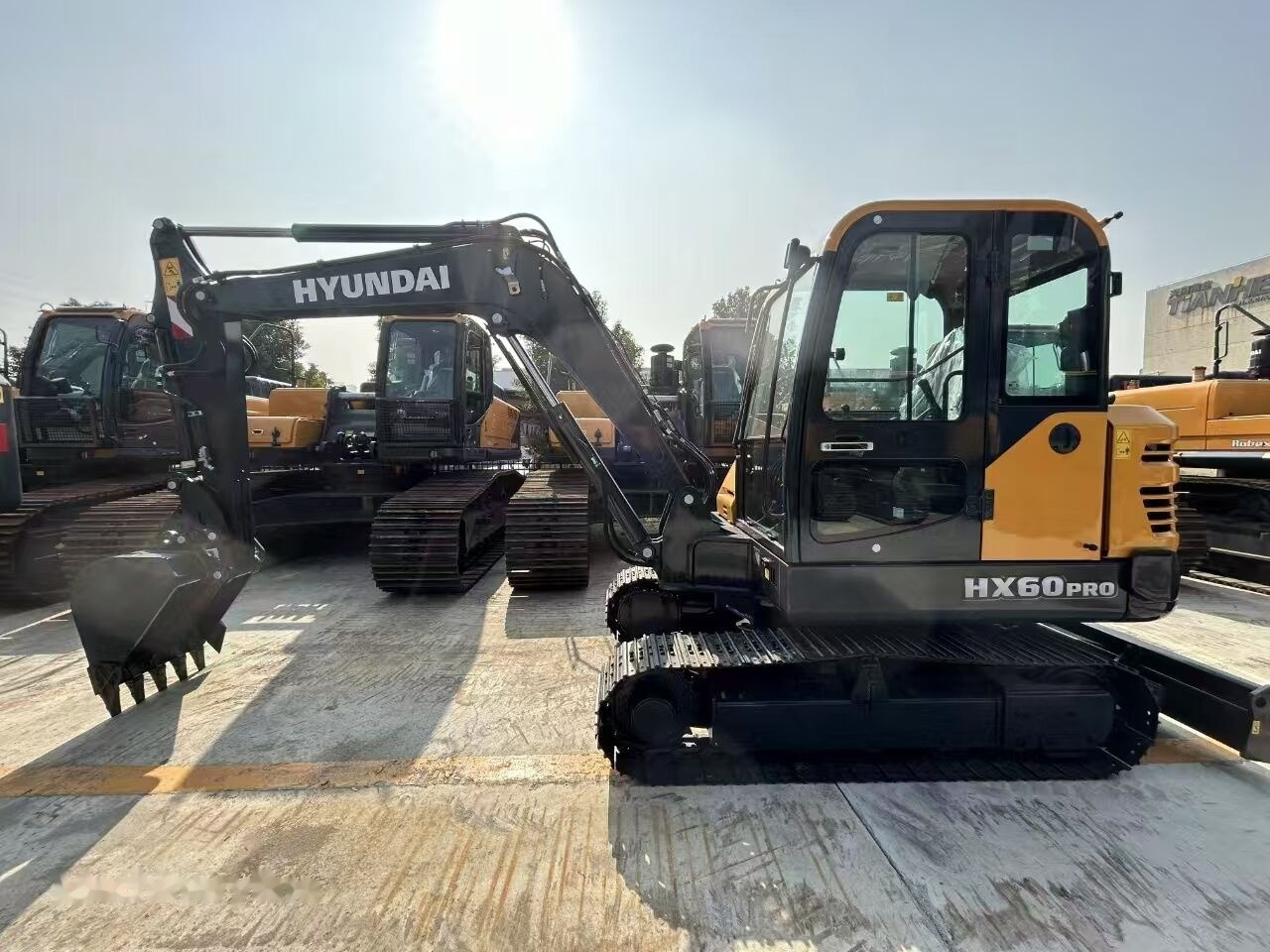 Hyundai HX60 PRO New machine - Mini-ekskavators: foto 3 Hyundai HX60 PRO New machine - Mini-ekskavators: foto 3