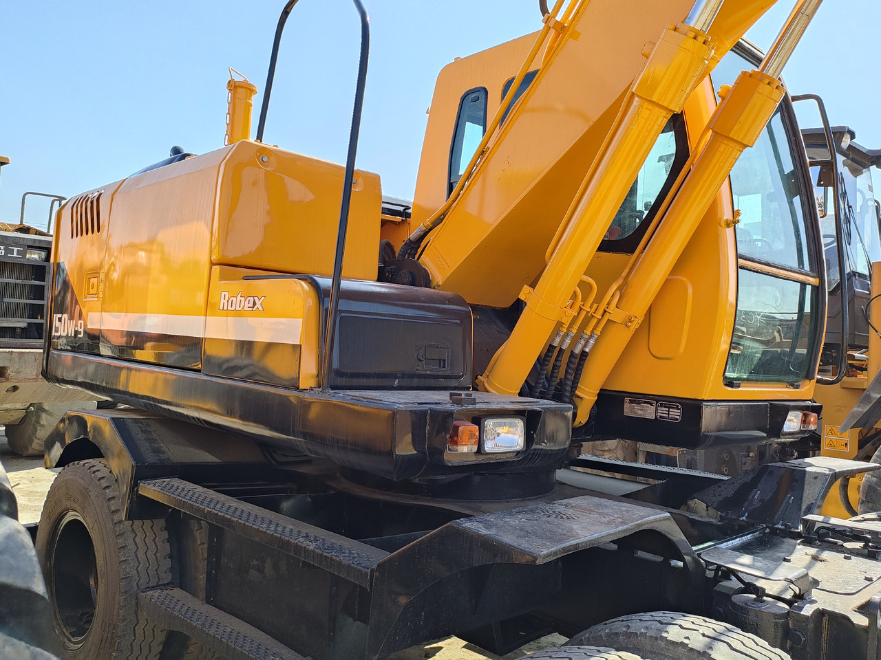 Hyundai R150W-9 - Riteņu ekskavators: foto 4 Hyundai R150W-9 - Riteņu ekskavators: foto 4