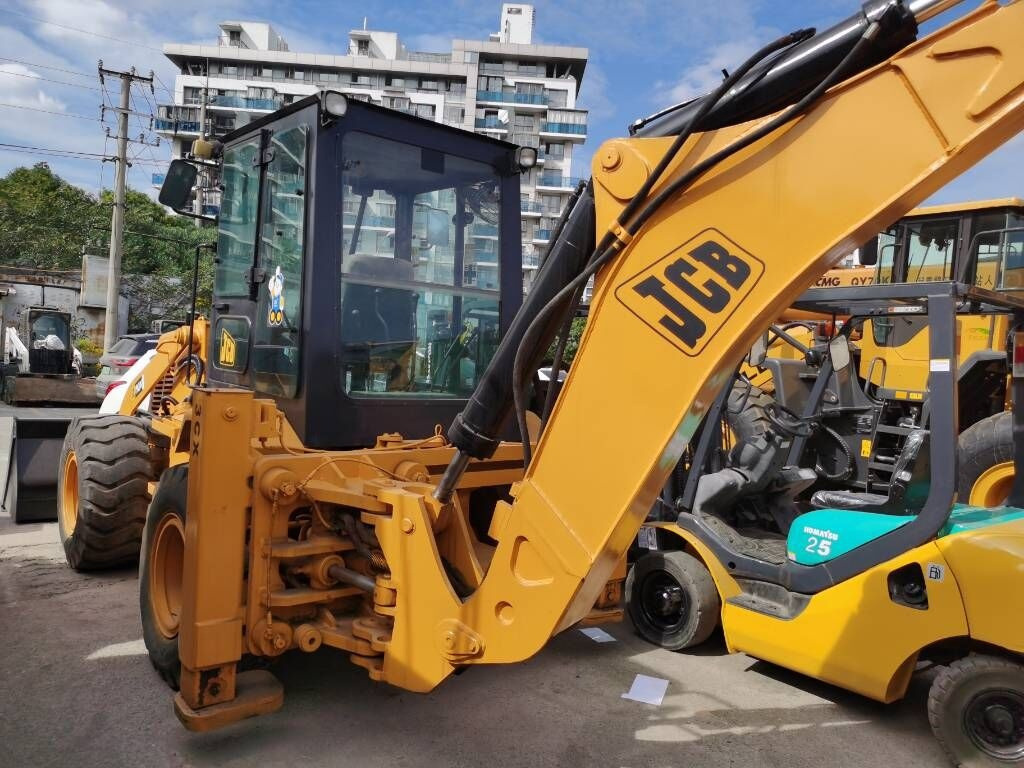 JCB 3 CX - Ekskavators-iekrāvējs: foto 1 JCB 3 CX - Ekskavators-iekrāvējs: foto 1