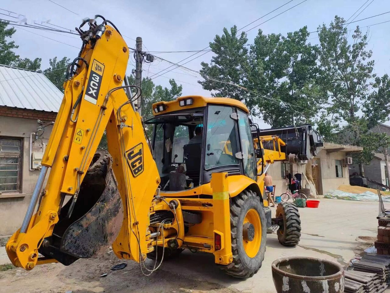 JCB 3CX - Ekskavators-iekrāvējs: foto 1 JCB 3CX - Ekskavators-iekrāvējs: foto 1