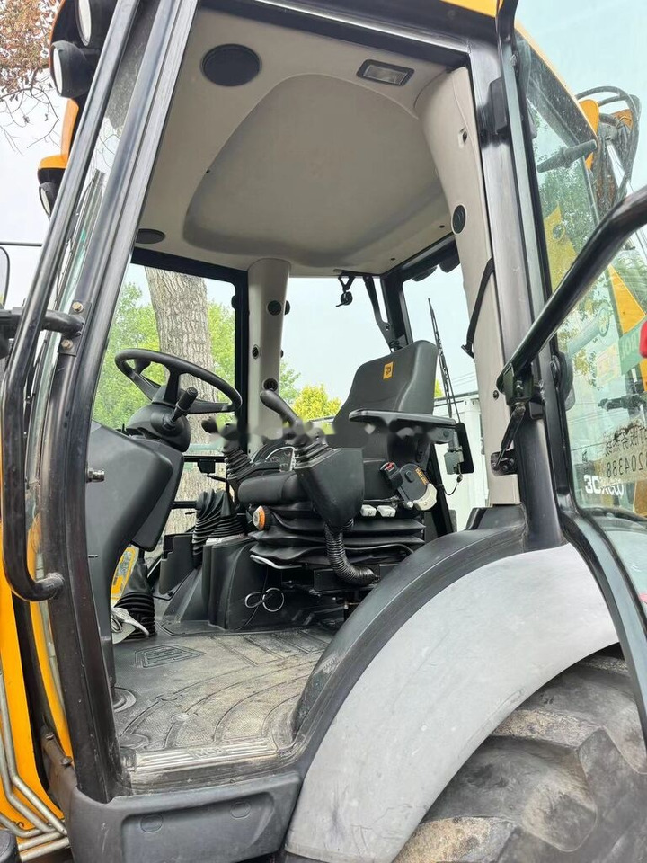 JCB 3CX Telescopic Arm Plus Four in One Bucket - Ekskavators-iekrāvējs: foto 3 JCB 3CX Telescopic Arm Plus Four in One Bucket - Ekskavators-iekrāvējs: foto 3