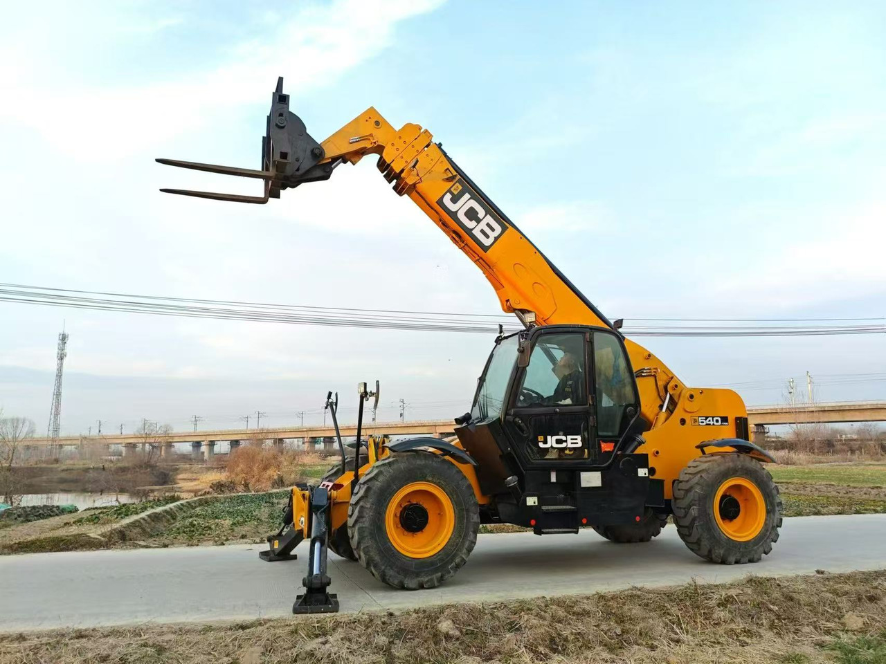 JCB 540-1700 - Sānu konteineru krāvējs: foto 4 JCB 540-1700 - Sānu konteineru krāvējs: foto 4