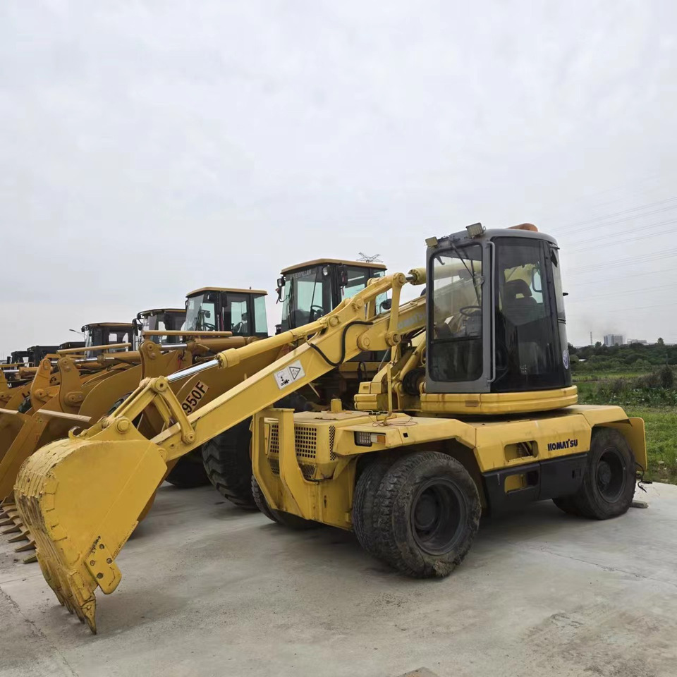 KOMATSU PC128US - Riteņu ekskavators: foto 1 KOMATSU PC128US - Riteņu ekskavators: foto 1