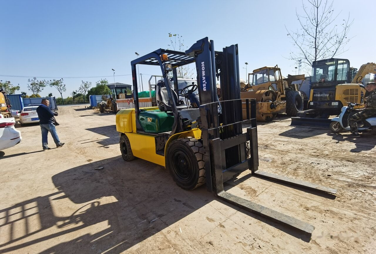 Komatsu FD50 - Autokrāvējs: foto 2 Komatsu FD50 - Autokrāvējs: foto 2