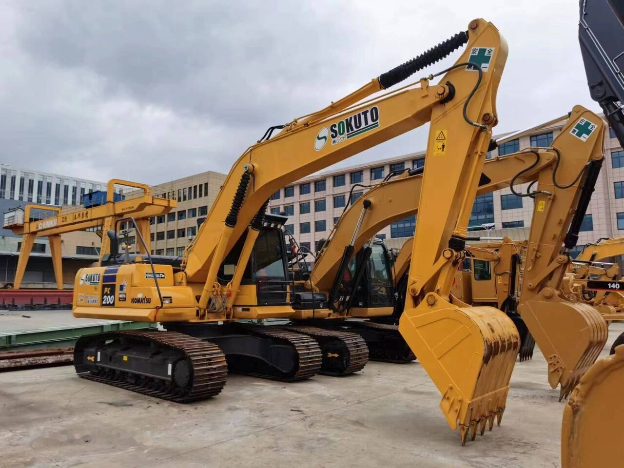 Komatsu PC200-8 - Kāpurķēžu ekskavators: foto 3 Komatsu PC200-8 - Kāpurķēžu ekskavators: foto 3