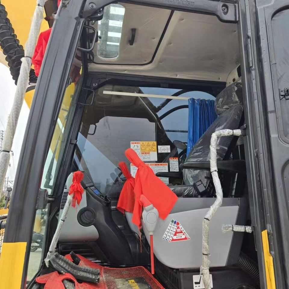 Kāpurķēžu ekskavators Komatsu PC200-8: foto 12
